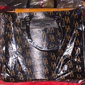 NWOT Dooney & Bourke shoulder bag...